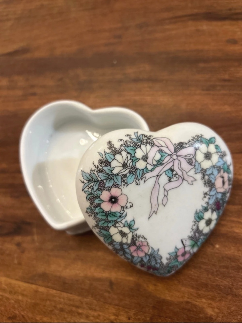 Heart-Shaped Floral Trinket Box - Pastel Ribbon Design